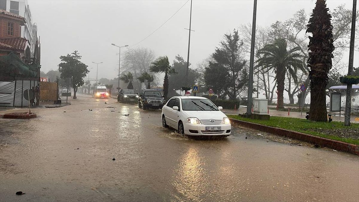 Zonguldak'ta olumsuz hava koşulları nedeniyle eğitime 1 gün ara verildi.