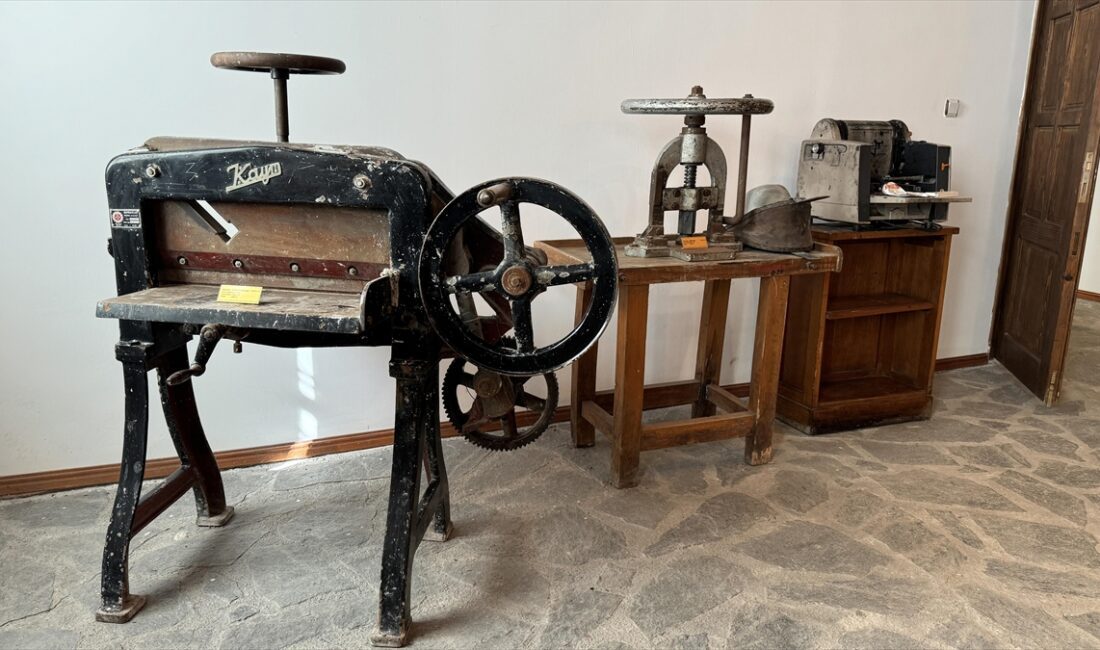 SAMSUN (AA) – 84 yıllık eğitim materyallerinin sergilendiği lise adeta