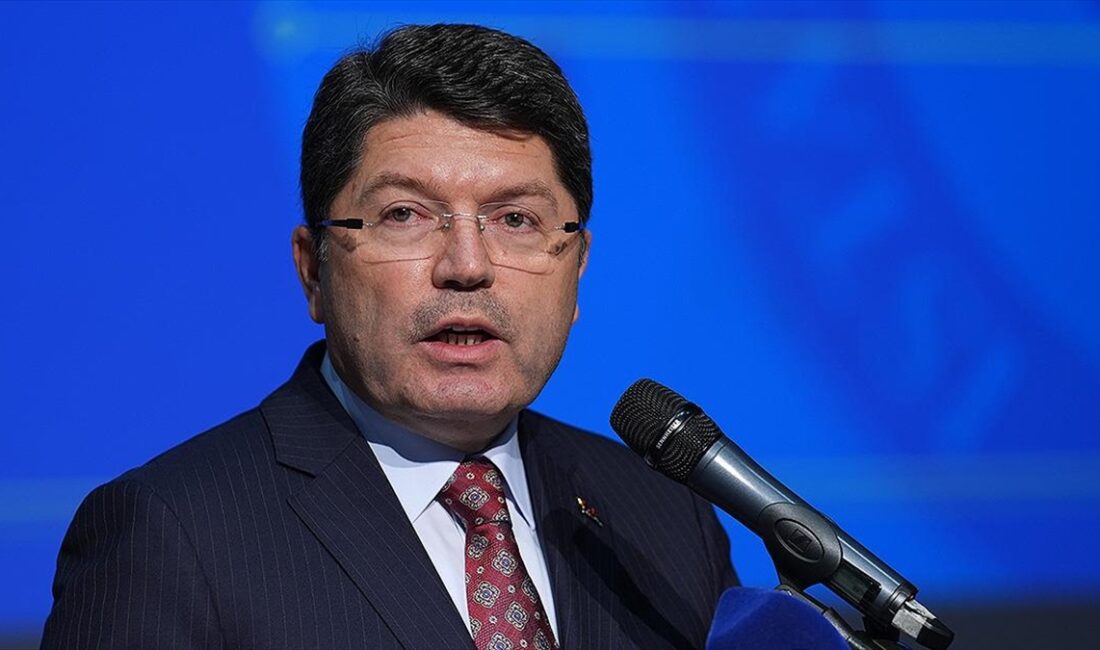 Adalet Bakanı Yılmaz Tunç, "Darbecilerin yazdığı bir anayasayla Türkiye Yüzyılı'na
