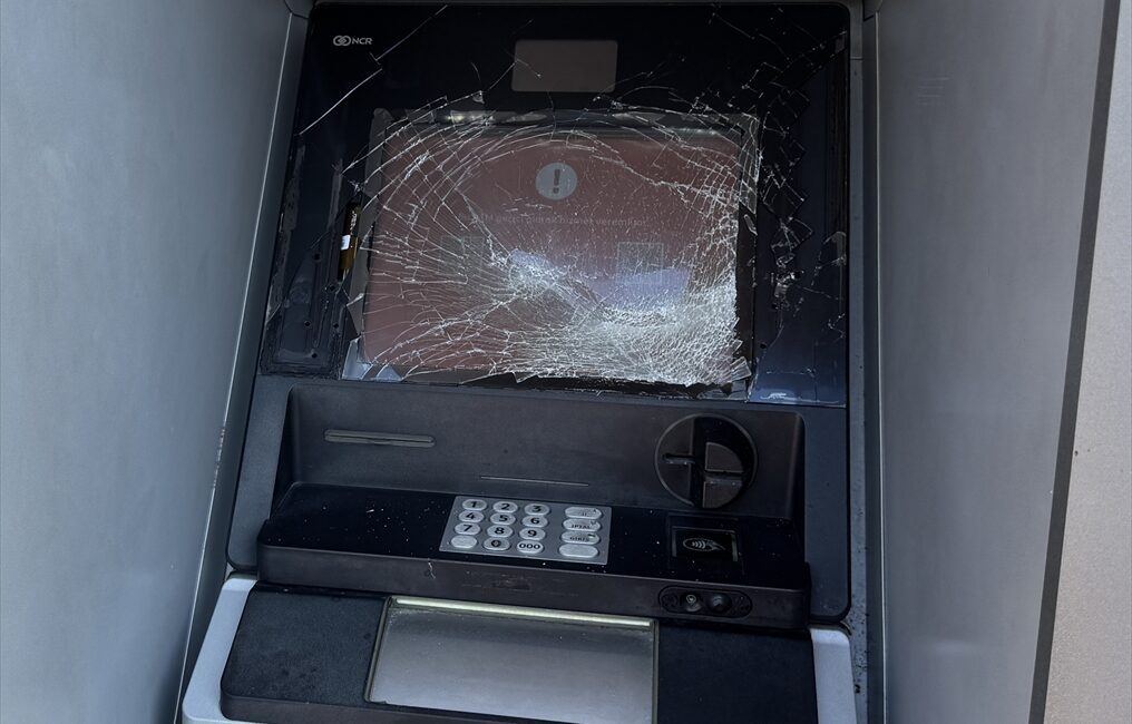 ANTALYA (AA) – Antalya'nın Alanya ilçesinde bankalara ait çok sayıda