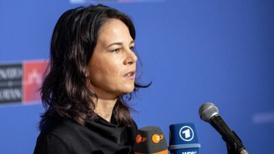 Almanya Dışişleri Bakanı Annalena Baerbock, Almanya'dan temin edilen silahların kullanımında