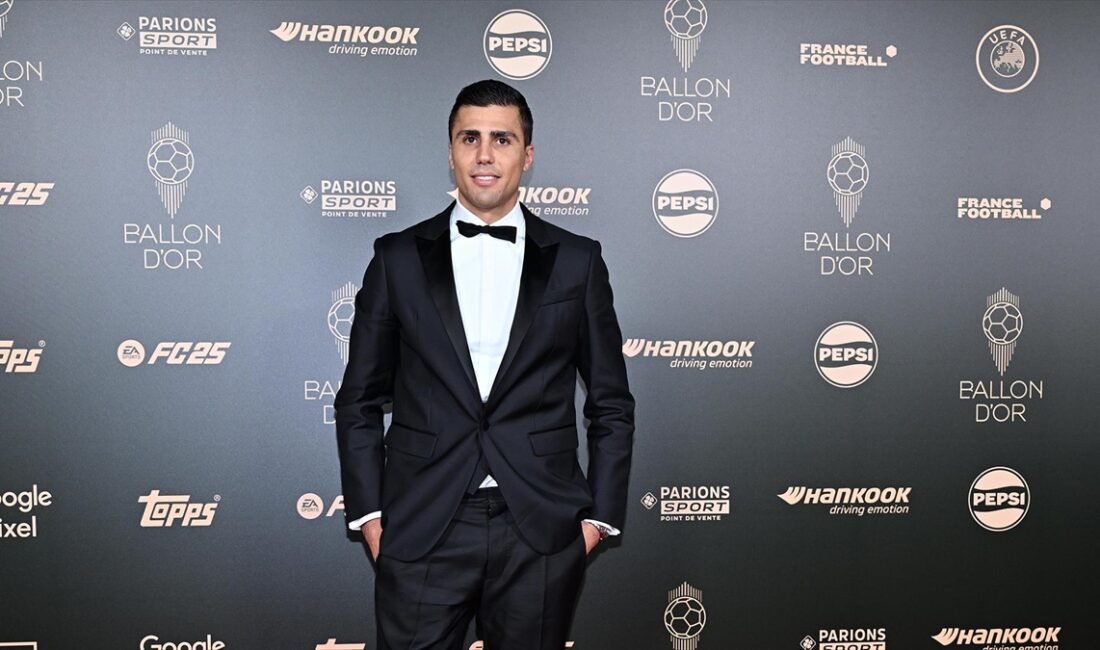 Yılın futbolcusuna verilen Altın Top (Ballon d'Or) ödülünü, Manchester City'de