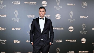 Yılın futbolcusuna verilen Altın Top (Ballon d'Or) ödülünü, Manchester City'de