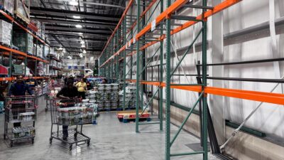 Amerikalılar, ülkenin doğusunda ve güneyindeki limanlarda çalışan işçilerin greve gitmesinin