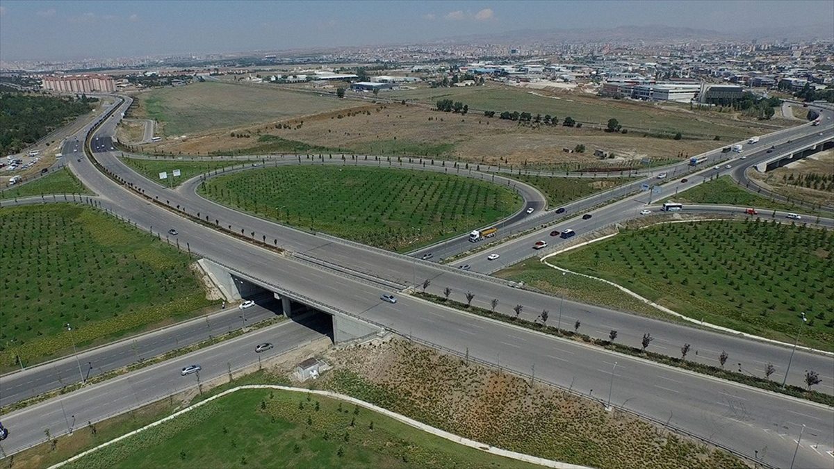 Ankara'da 29 Ekim Cumhuriyet Bayramı kutlamaları dolayısıyla yarın saat 06.00'dan