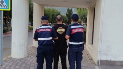 ANTALYA (AA) – Antalya'da düzenlenen operasyonda çeşitli suçlardan aranan veya