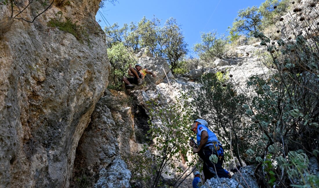 ANTALYA (AA) – GÜLSEM ADAM – Türkiye'nin gözde turizm merkezi