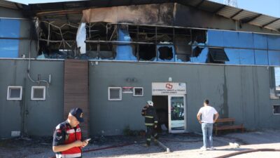 ANTALYA (AA) – Antalya'nın Konyaaltı ilçesinde otomobil yedek parça deposunda