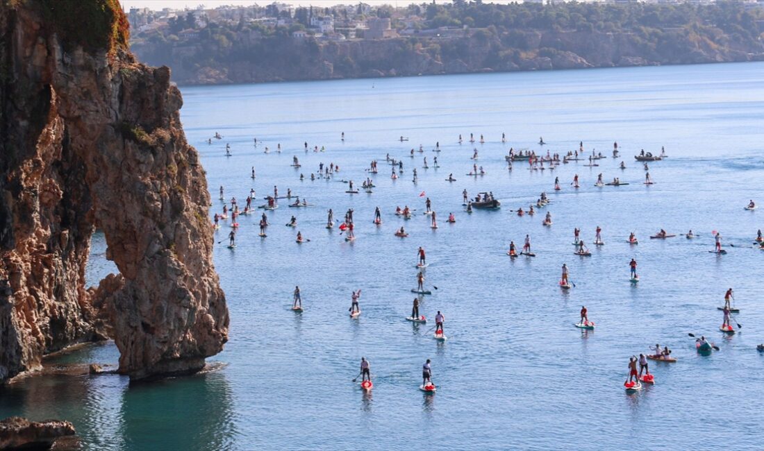 ANTALYA (AA) – Antalya'da, 29 Ekim Cumhuriyet Bayramı kutlamaları kapsamında