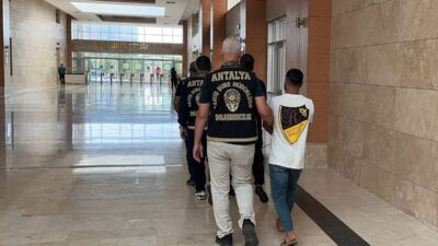 ANTALYA (AA) – Antalya'da dolandırıcılık operasyonunda yakalanan 5 şüpheliden 4'ü