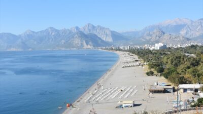 ANTALYA (AA) – Antalya'da etkili olan güneşli havayı değerlendirmek isteyen
