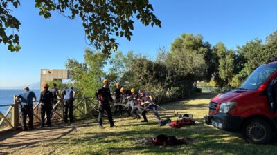 ANTALYA (AA) – Antalya'da deniz manzarasını seyretmek için çıktığı kayalıklarda