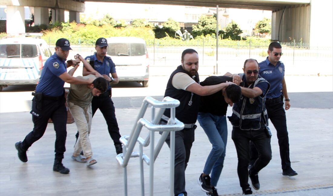 ANTALYA (AA) – Antalya'nın Serik ilçesinde bir polis memurunun ağır