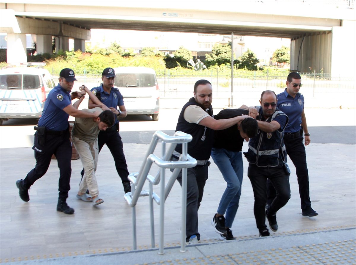ANTALYA (AA) – Antalya'nın Serik ilçesinde bir polis memurunun ağır