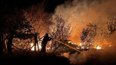 ANTALYA (AA) – Antalya'nın Akseki ilçesinde tarım araçlarının konulduğu depoda