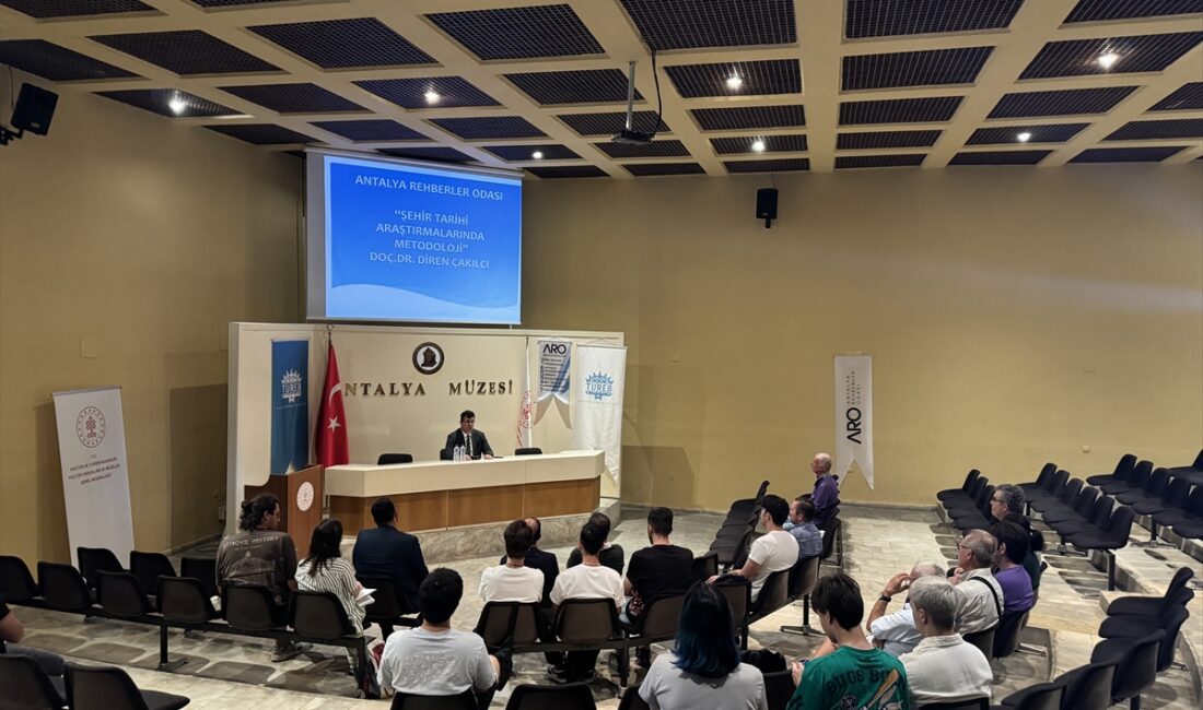 ANTALYA (AA) – Antalya’da turist rehberlerine şehir tarihi araştırmalarındaki bilimsel