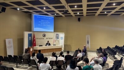 ANTALYA (AA) – Antalya’da turist rehberlerine şehir tarihi araştırmalarındaki bilimsel