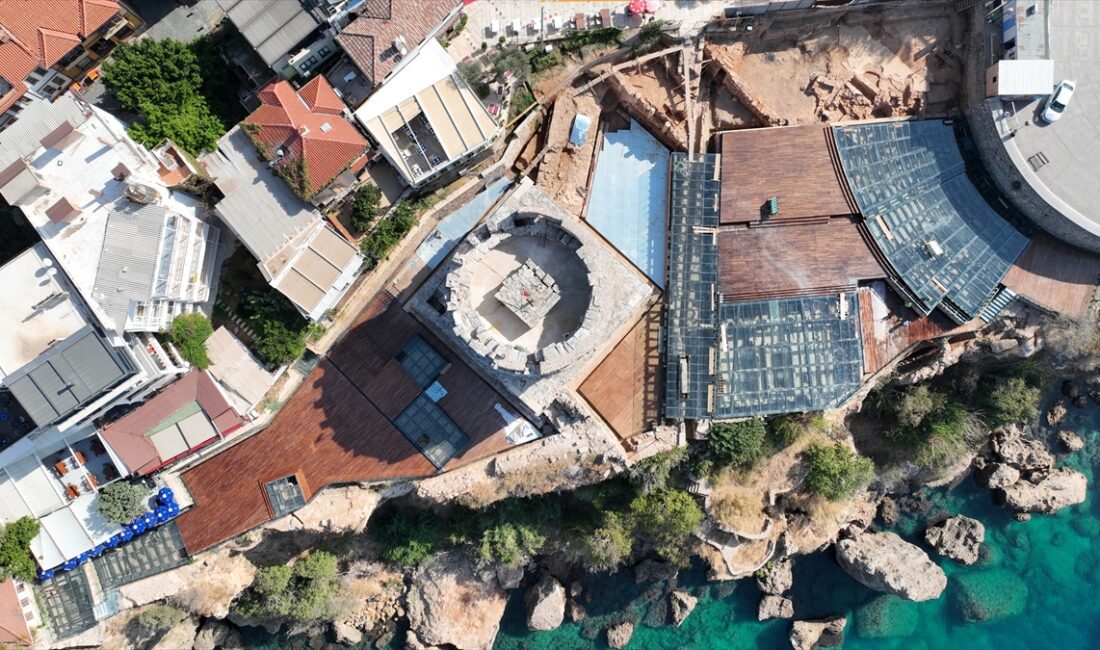 ANTALYA (AA) – Antalya'nın simgelerinden tarihi Hıdırlık Kulesi'nde yürütülen "Hıdırlık