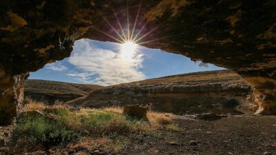 Adıyaman'ın Kahta ilçesinde, Atatürk Baraj Göleti kıyısında yapılan arkeolojik çalışmalar