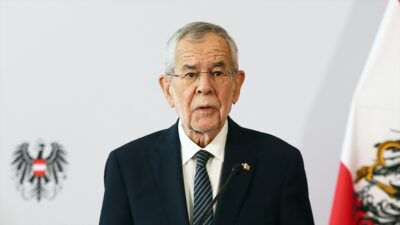 Avusturya Cumhurbaşkanı Alexander Van der Bellen, aşırı sağcı Avusturya Özgürlük