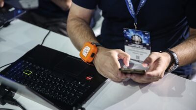 Azerbaycanlı üniversite öğrencileri, akran zorbalığına uğrayan çocuklara anlık destek için