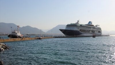 ANTALYA (AA) – Bahama bayraklı "Marella Discovery" adlı kruvaziyer Antalya'nın