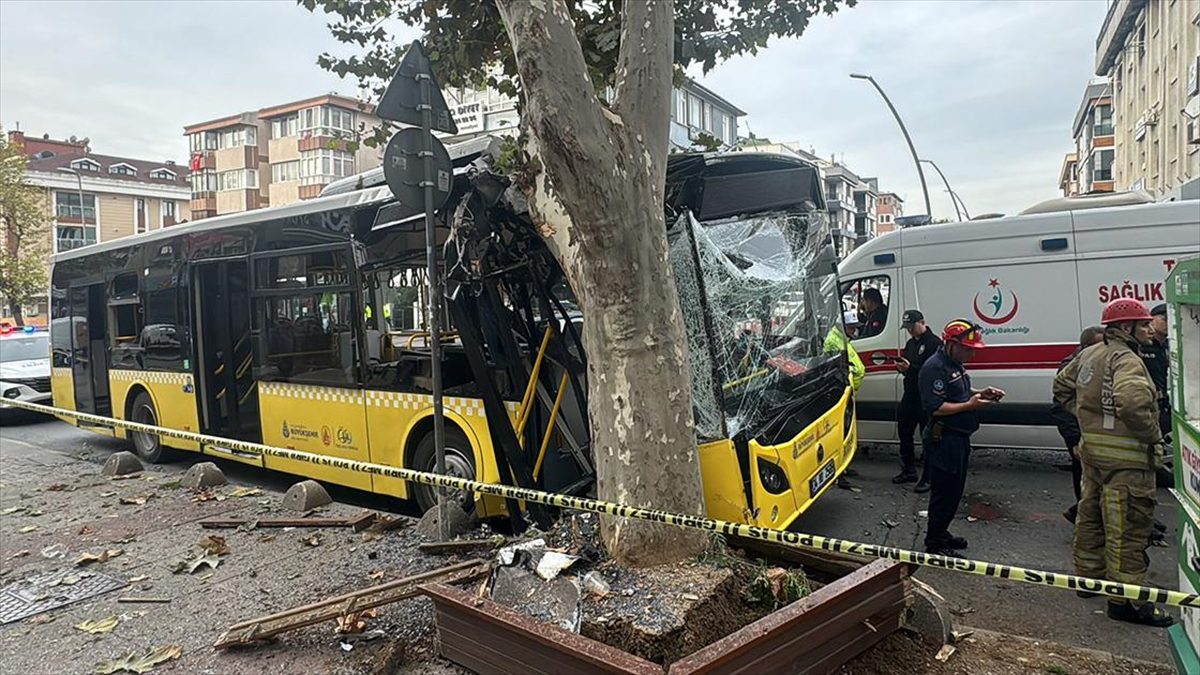 Bahçelievler'de İETT otobüsünün yolun kenarındaki ağaca çarptığı kazada 7 kişi