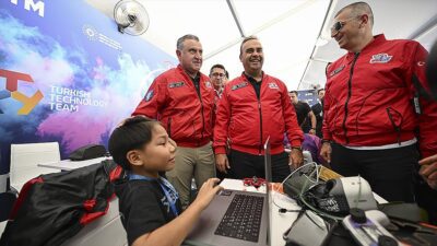 Sanayi ve Teknoloji Bakanı Kacır, "Tam bağımsız Türkiye'nin meydanı TEKNOFEST'te,