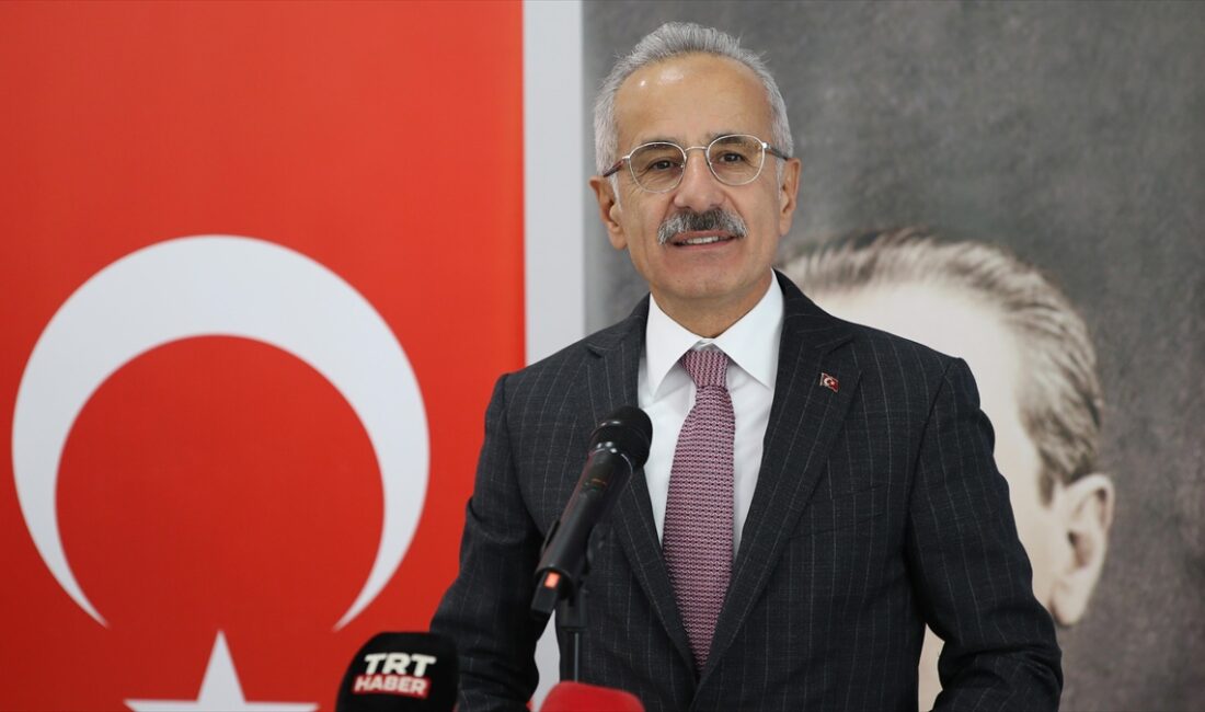 Ulaştırma ve Altyapı Bakanı Abdulkadir Uraloğlu, "Depremden etkilenen illerimizde 17