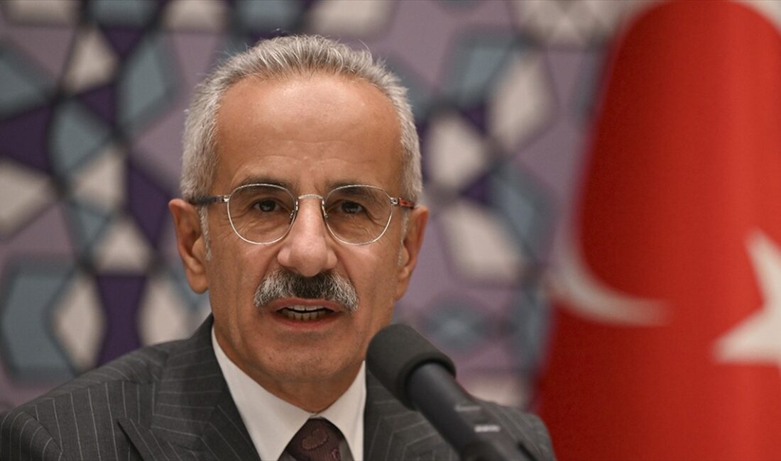 Ulaştırma ve Altyapı Bakanı Uraloğlu, sosyal medya platformu Discord'a erişimin
