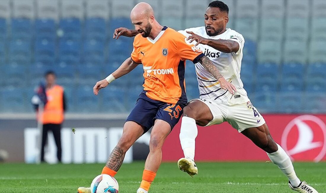 Trendyol Süper Lig'in 10. haftasında RAMS Başakşehir ile ikas Eyüpspor