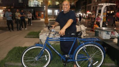 BATMAN (AA) – Merkez G&uuml;listan Caddesi’nde &ccedil;iğ k&ouml;fte satarak ge&ccedil;imini