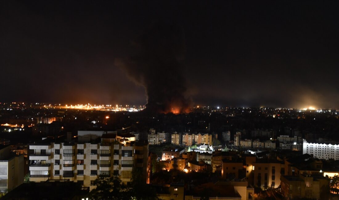 İsrail hava saldırılarının sürdüğü Lübnan’ın başkenti Beyrut’un güneyinde arka arkaya