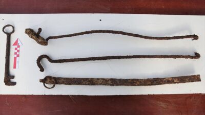 Bitlis Kalesi'nde yürütülen arkeolojik kazı çalışmalarında sarayın kapısına ait olduğu