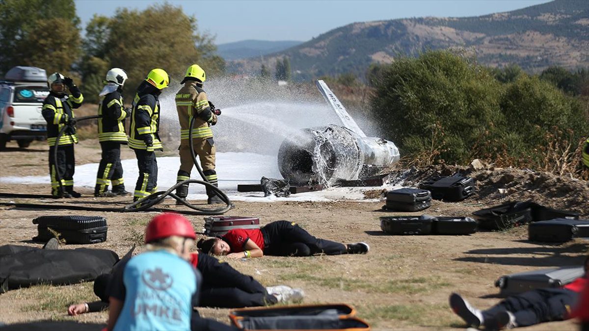 ÇANAKKALE (AA) – Çanakkale Havalimanı Müdürlüğü koordinesindeki tatbikat, İl Afet