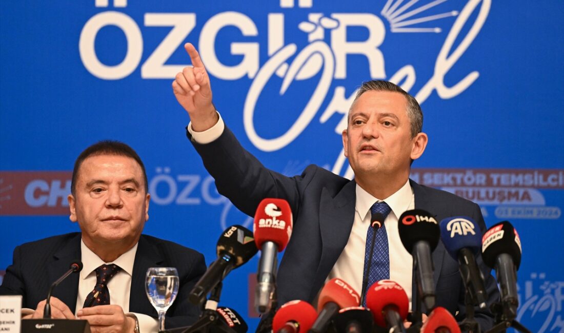 ANTALYA (AA) – CHP Genel Başkanı Özgür Özel, İsrailli turistlerin