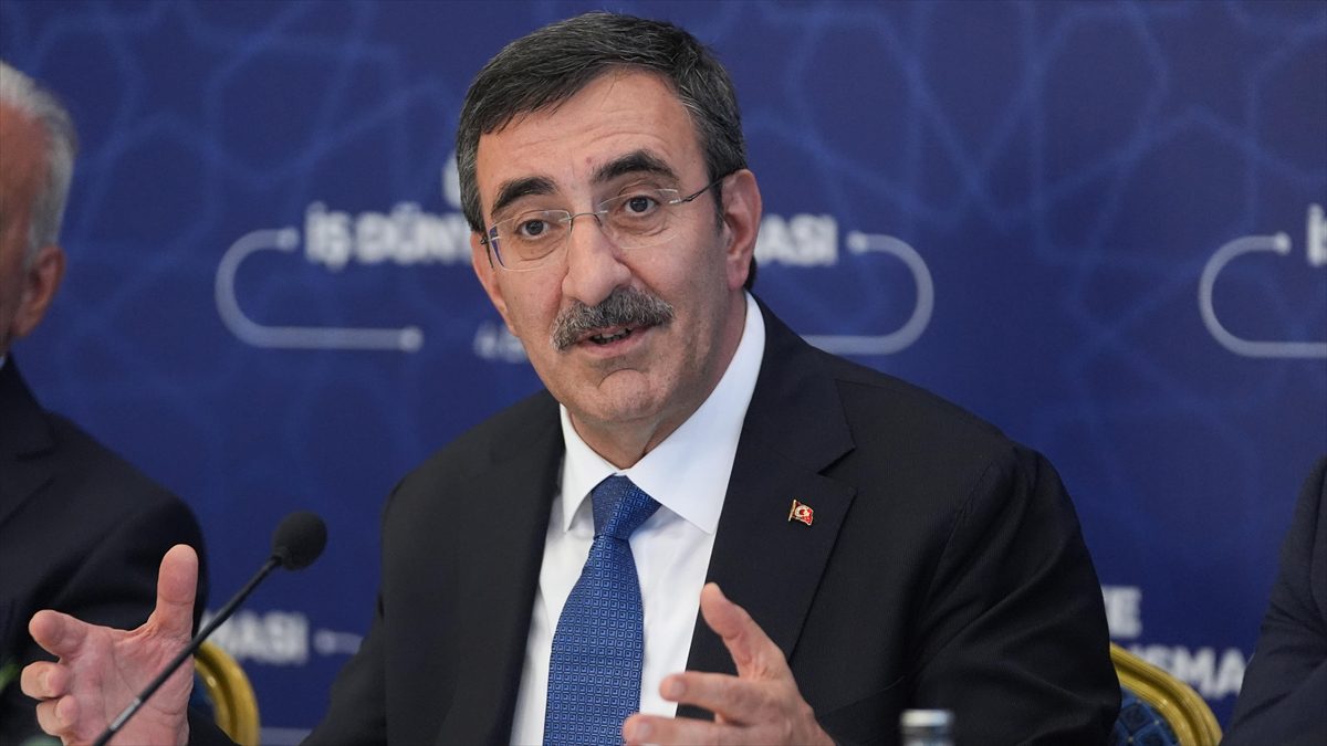 İSTANBUL (AA) – Cumhurbaşkanı Yardımcısı Cevdet Yılmaz, Ümraniye Belediyesi Osmangazi