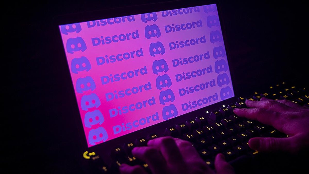 Mesajlaşma platformu Discord'da E.N.B. adlı çocuğun da yer aldığı görüntülerle