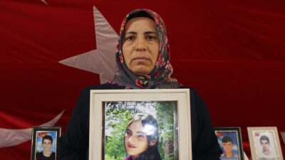 Anne Süheyla Demir, "Kararlılıkla burada bekliyoruz. Evlatlarımızı almadan buradan gitmeyeceğiz."