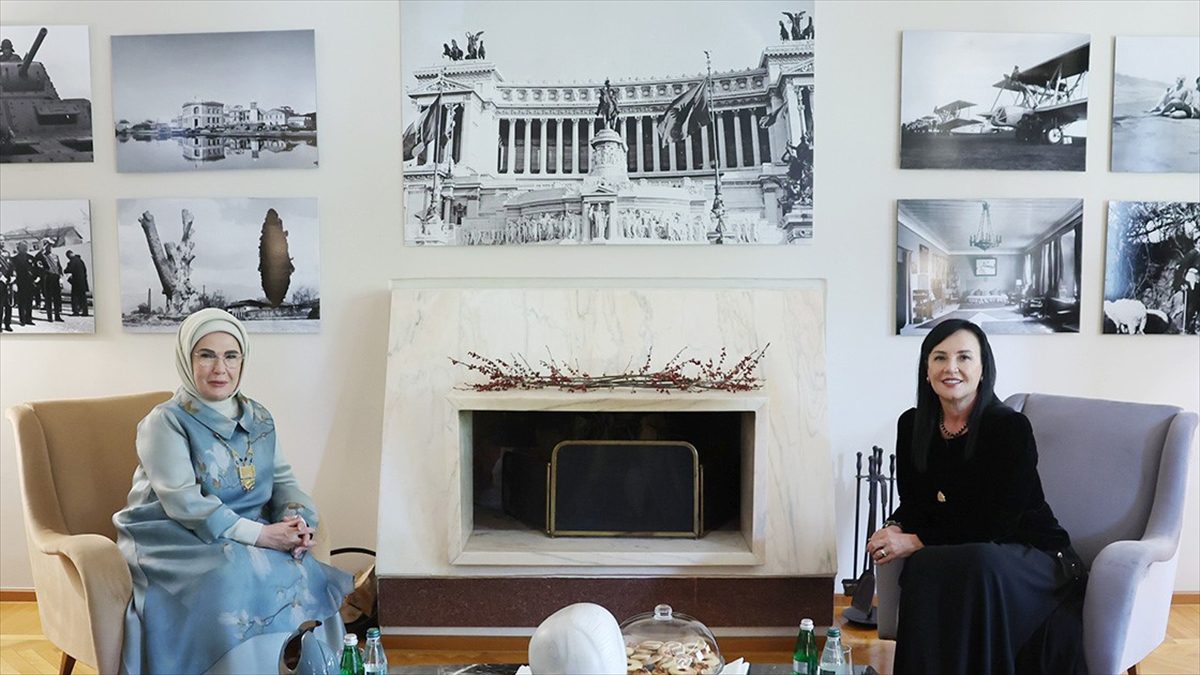 Emine Erdoğan, Arnavutluk Başbakanı Edi Rama'nın eşi Linda Rama ile