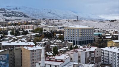 Erzurum şehir merkezine mevsimin ilk karı ekim ayında yağdı.