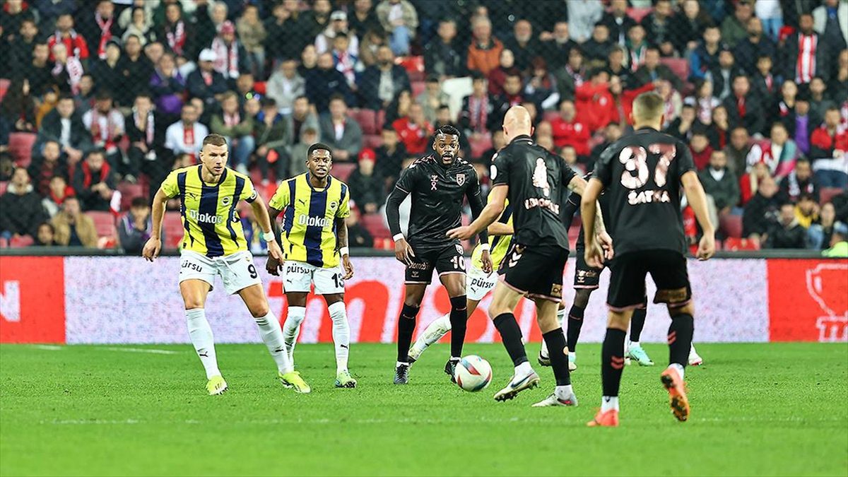Trendyol Süper Lig'in 9. haftasındaki Samsunspor-Fenerbahçe maçı, 2-2 beraberlikle sonuçlandı.