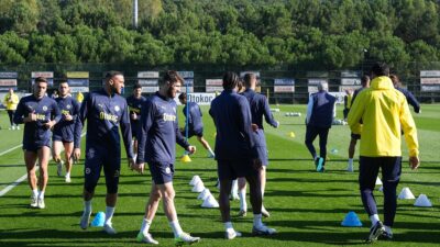 UEFA Avrupa Ligi üçüncü haftasında bugün İngiliz ekibi Manchester United'ı