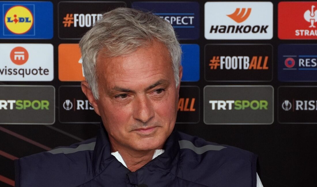 UEFA Avrupa Ligi'nde yarın Manchester United'ı konuk edecek Fenerbahçe'nin teknik
