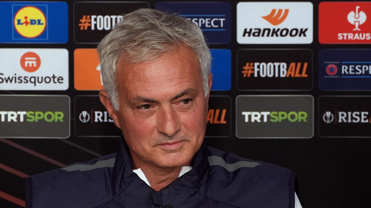 UEFA Avrupa Ligi'nde yarın Manchester United'ı konuk edecek Fenerbahçe'nin teknik