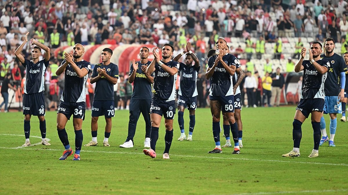 Fenerbahçe, UEFA Avrupa Ligi'nin üçüncü haftasında yarın İngiliz ekibi Manchester