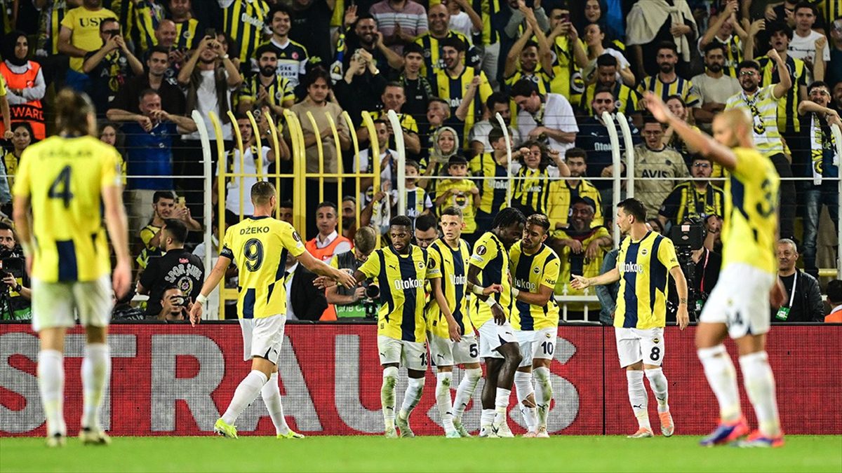 Twente Stadı'nda oynanacak ve TSİ 22.00'de başlayacak müsabakayı İngiliz hakem