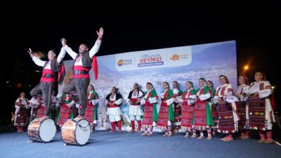 ANTALYA (AA) – Antalya'nın Finike ilçesinde "2. Uluslararası Dans Festivali"