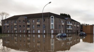 Fransa'da 34 vilayette sel ve fırtına nedeniyle alarm seviyesi turuncuya