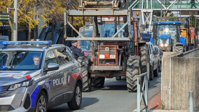 Fransa'da çiftçi sendikaları, sene başında haftalarca süren ve hükümetle müzakerelerin